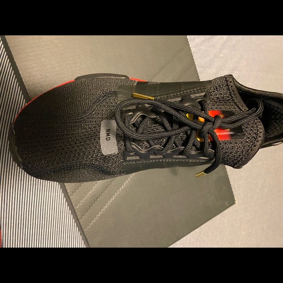 Adidas NMD US 4.5 Boys - Picture 3 of 8